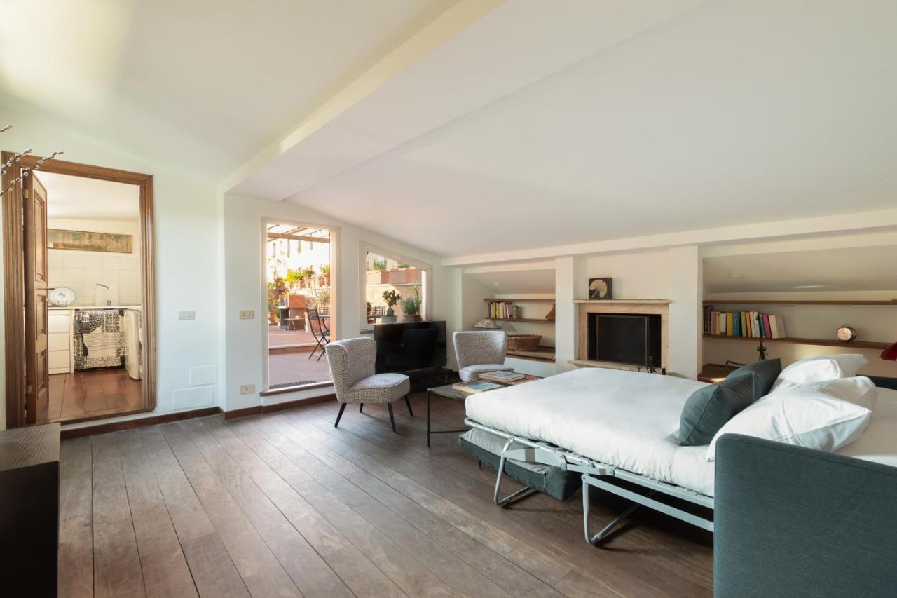 Bright And Comfy Terraced In Trastevere * Rom